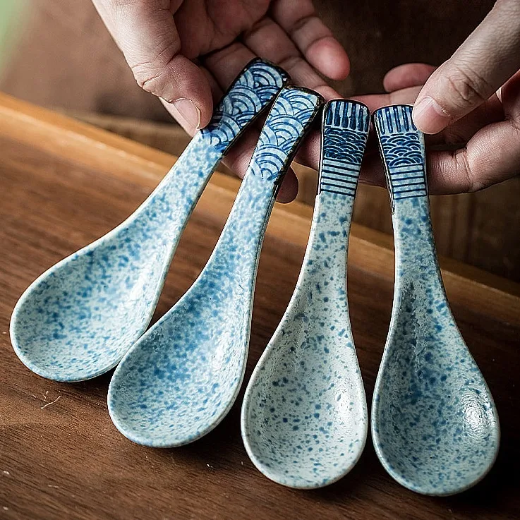 Japanische Keramik Pflaumenförmige Schale, handgemachte Sojasaucen Schale, Untertasse, Essigschale, perfekt für stilvolles Servieren.