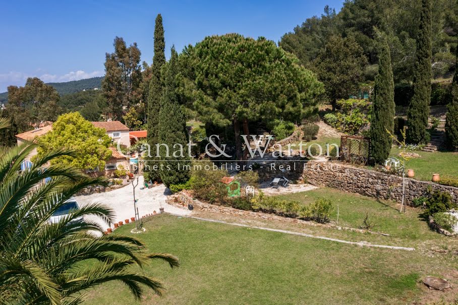 Vente villa 10 pièces 165 m² à Carqueiranne (83320), 1 350 000 €