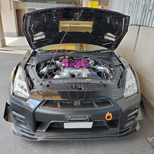 NISSAN GT-R