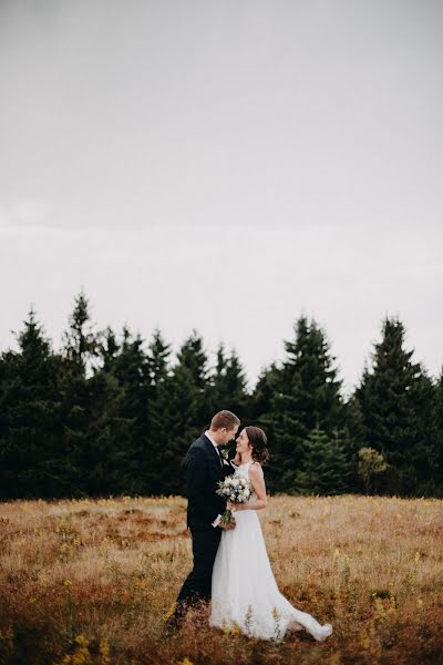 Fotógrafo de casamento Káťa Barvířová (opuntiaphoto). Foto de 14 de julho 2018