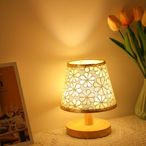 Title 3, Moderne, eenvoudige tafellamp van stof voor cre...