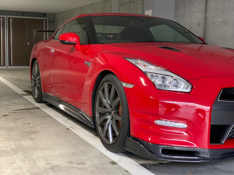 NISSAN GT-Rのサイドステップ・ゼルパフォーマンス・カーボン