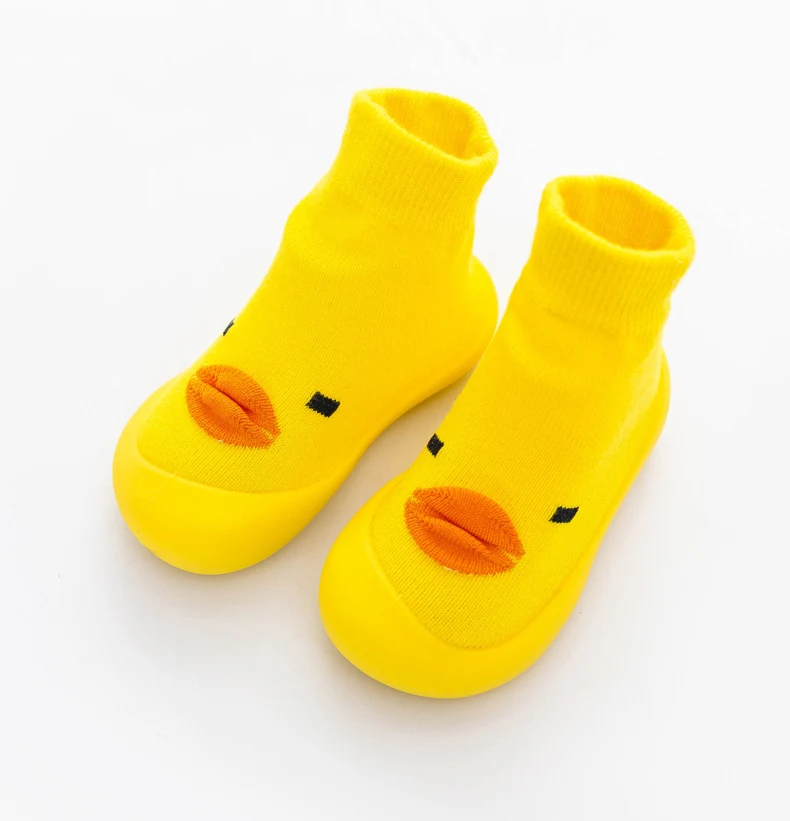 Chaussons de sport pour enfants, semelle souple antidérapante, idéaux pour un confort et une sécurité optimaux lors des jeux.