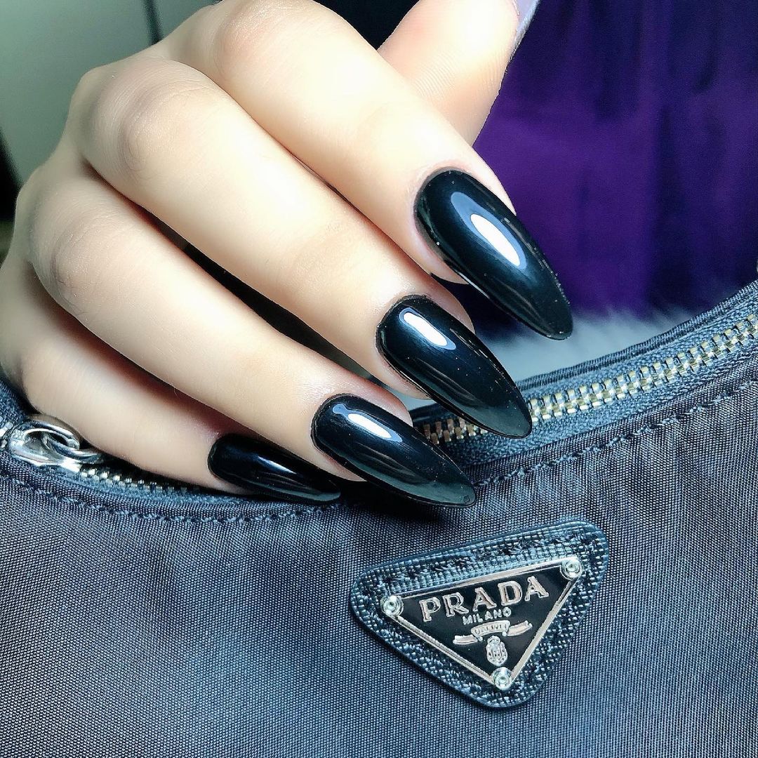 dark winter nail colors