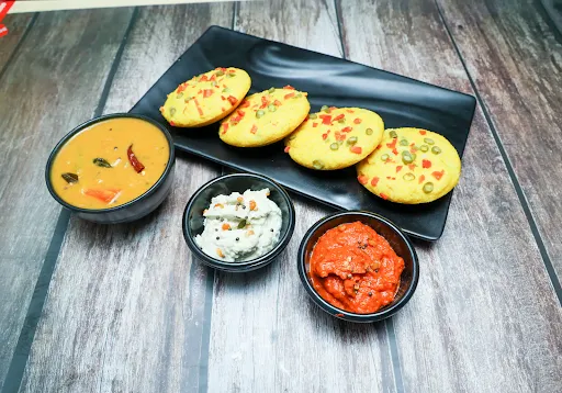 Healthy Yellow Veggies Plain Idli [4 Pieces]