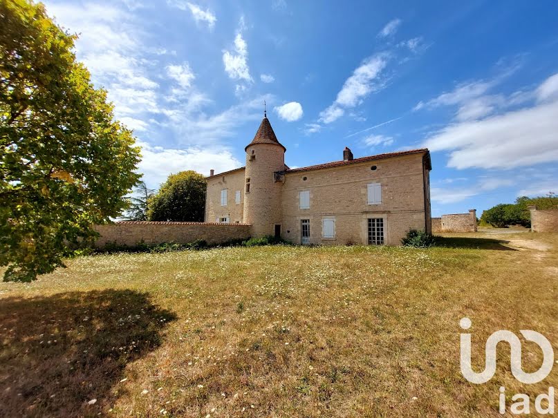 Vente château 15 pièces 550 m² à Charme (16140), 374 500 €