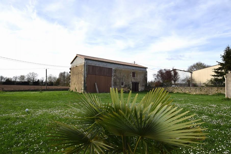 Vente ferme 1 pièce 85 m² à Saint-Savinien (17350), 94 000 €