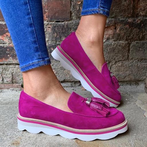 Title 3, Wavy bottom fringed loafers for effortless styl...