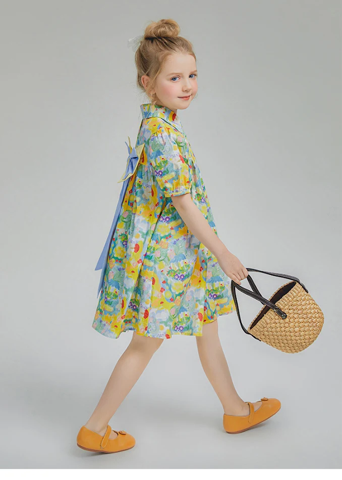 Meisjes bloemenjurk met strik, korte mouwen. Ideaal voor zomerse dagen en feestjes. Comfortabel, schattig en vol charme.