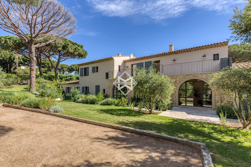 Villa with pool 3