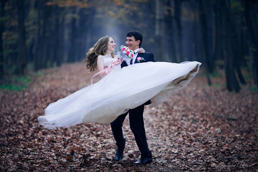 Fotógrafo de casamento Anton Dzhusoev (dzhus). Foto de 24 de novembro 2014