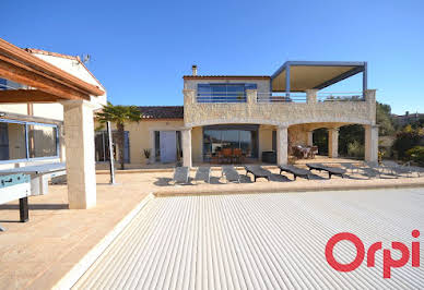 Villa with pool and terrace 3