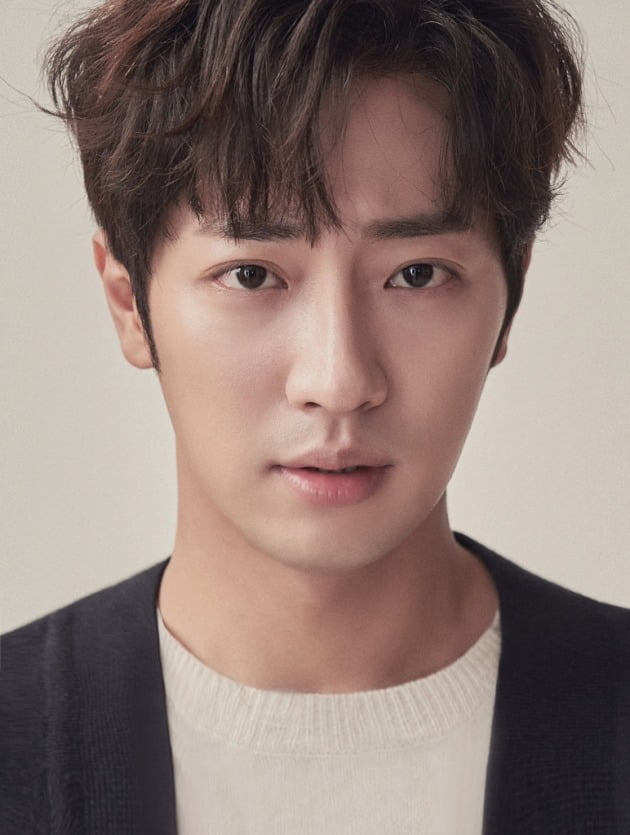 Lee_Sang-Yeob-1983-p1