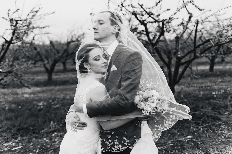 ช่างภาพงานแต่งงาน Tatyana Shakhunova (sov4ik) ภาพเมื่อ 23 เมษายน 2015
