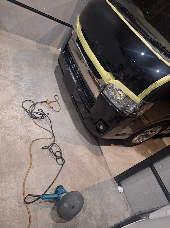 レジアスエースバンのDIY・エンブレムレス化・パテ埋め&パテ削り・塗装失敗の巻き・再チャレンジ予定に関するカスタム事例の投稿画像5枚目