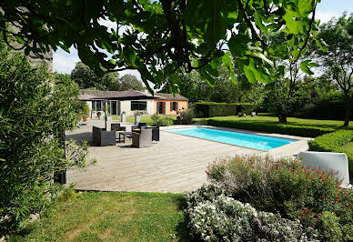 Propriété avec piscine et jardin 3