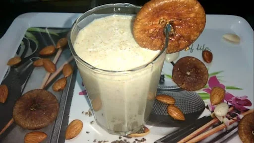 Anjeer Milkshake With Ice Cream