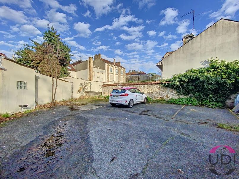 Vente parking   à Corbeil-Essonnes (91100), 7 500 €