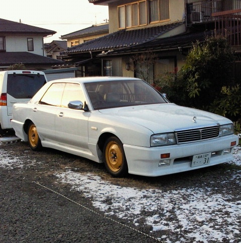 グロリアシーマのシーマ・過去車・Y31シーマ・トヨタスーパーホワイト2に塗った日産車・懐かしいに関するカスタム事例の投稿画像12枚目