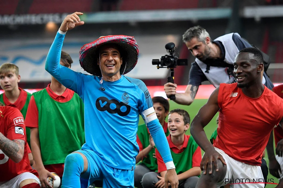 🎥 Accueil de folie pour Ochoa, les supporters de l'América mettent le feu à l'aéroport