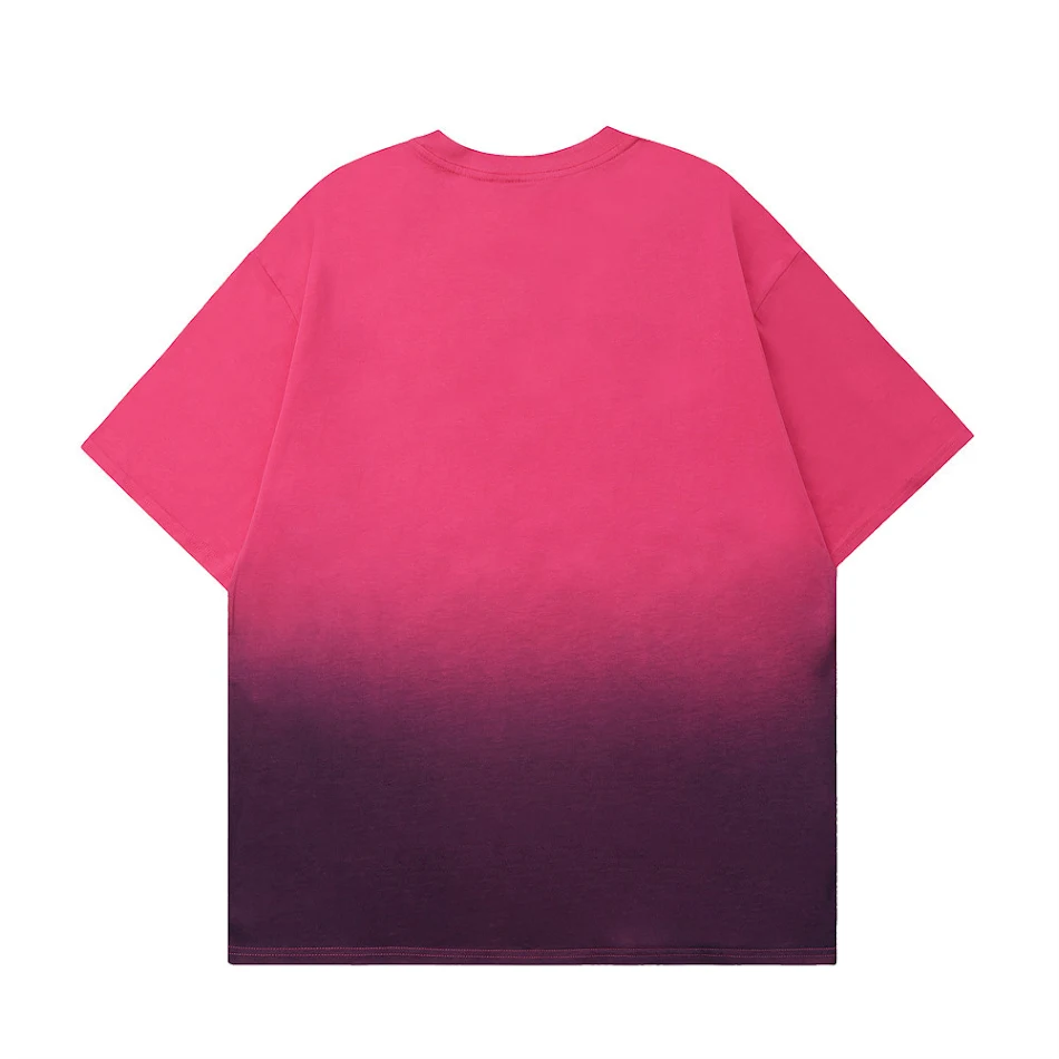 T-shirt a maniche corte con stampa lettere americane e sfumatura di colore. Perfetto per un look casual, alla moda e confortevole.