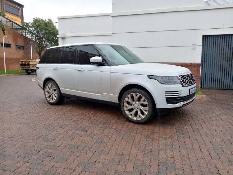 Despite a smaller engine, the Range Rover P400e is still a sophisticated and practical giant.