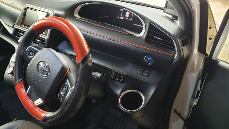 シエンタの車内撮影・滑り止めシート・シエンタ専用に関するカスタム事例の投稿画像4枚目