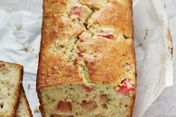 Rhubarb and Pistachio Cake