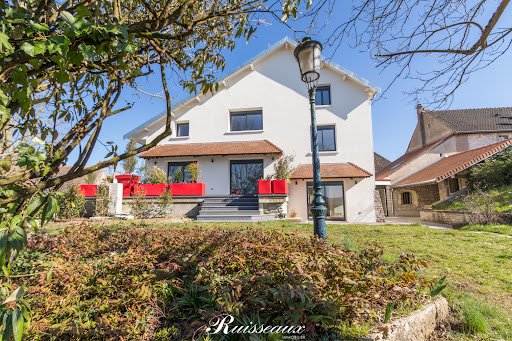 House with pool and terrace 2