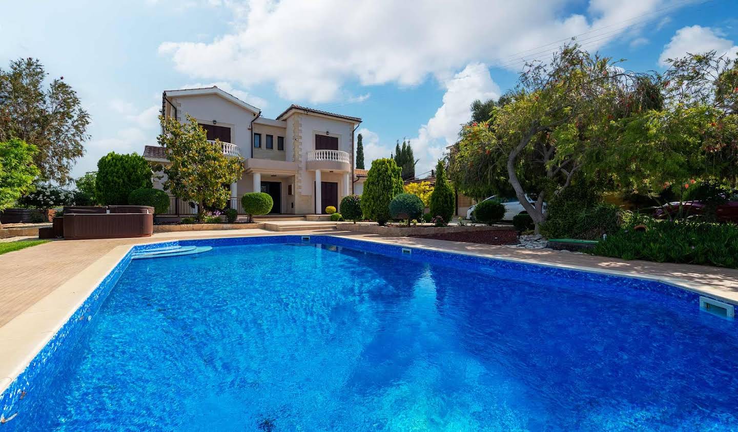 Maison avec piscine et jardin Paphos