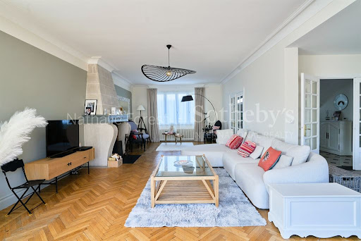 House with garden and terrace 2