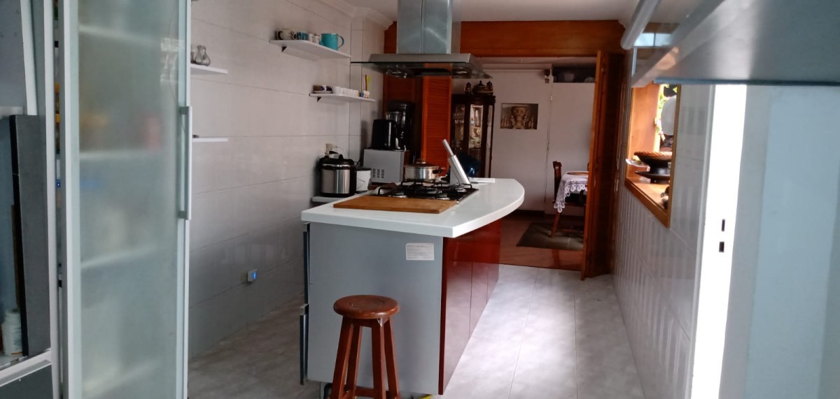 Casa En Venta - Pontevedra, Bogota