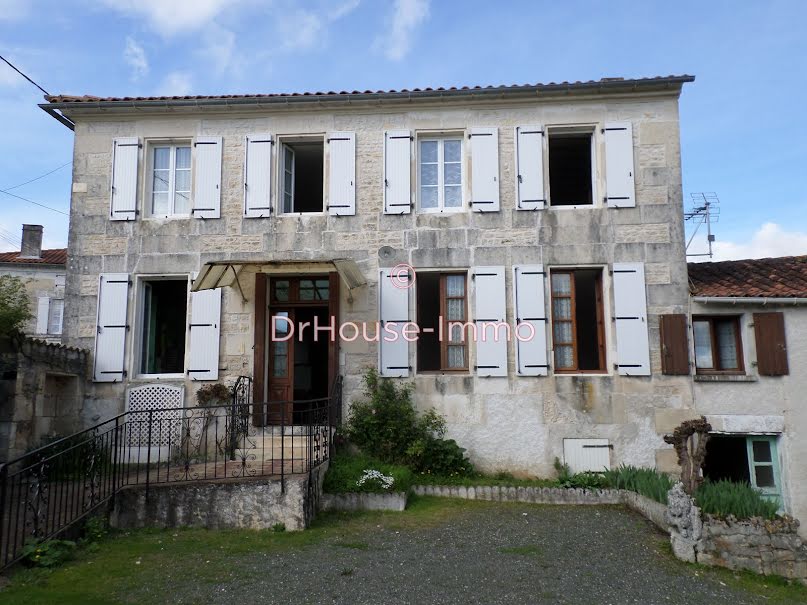 Vente maison 5 pièces 113 m² à Douzat (16290), 142 000 €