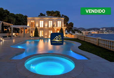 Villa with pool and terrace 8