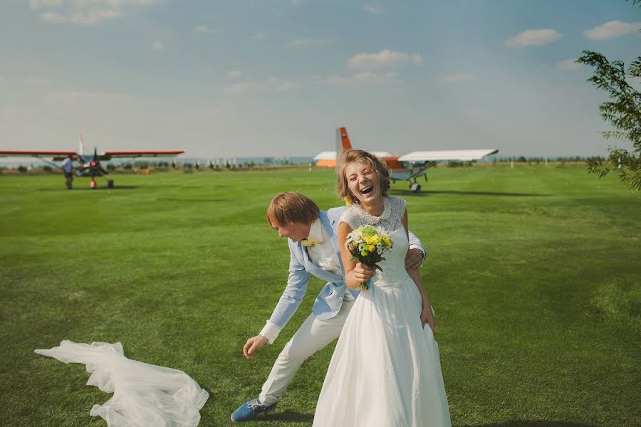 Wedding photographer Aleksandra Martynenko (happy). Photo of 5 January 2014