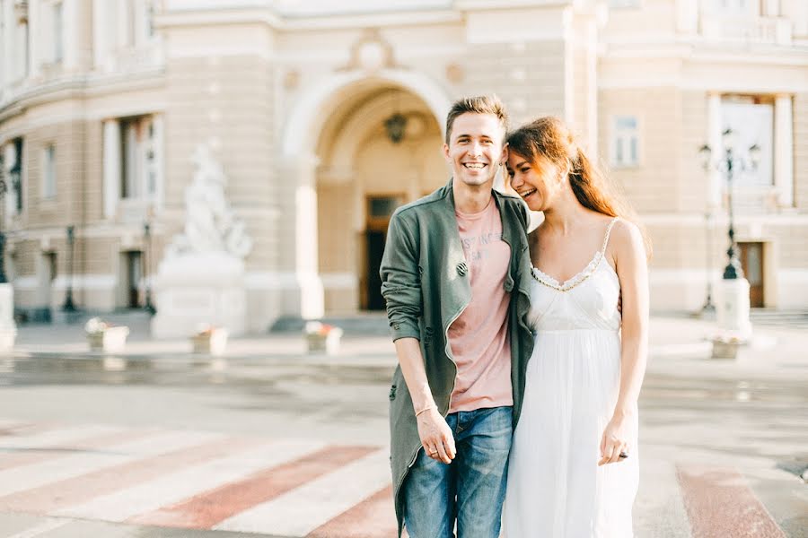 Fotografo di matrimoni Irina Moshnyackaya (imoshphoto). Foto del 1 aprile 2020