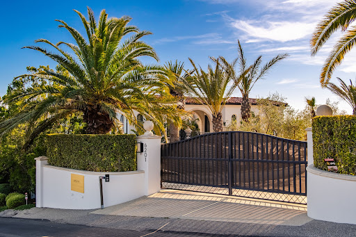 House with pool and garden 5