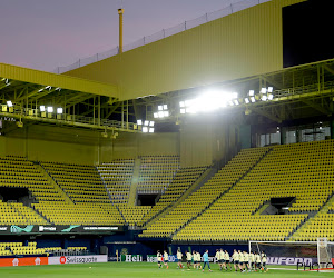 📷 Les supporters d'Anderlecht "en cage" : le parcage étrange des visiteurs à Villarreal