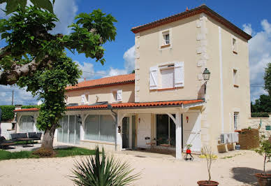 Maison avec piscine et terrasse 6