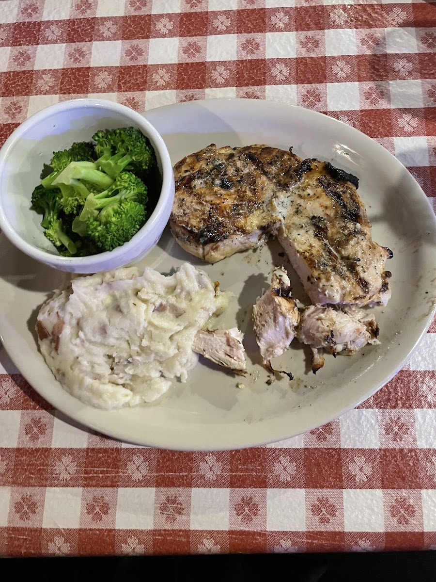 Grilled chicken garlic mashed potatoes and broccoli