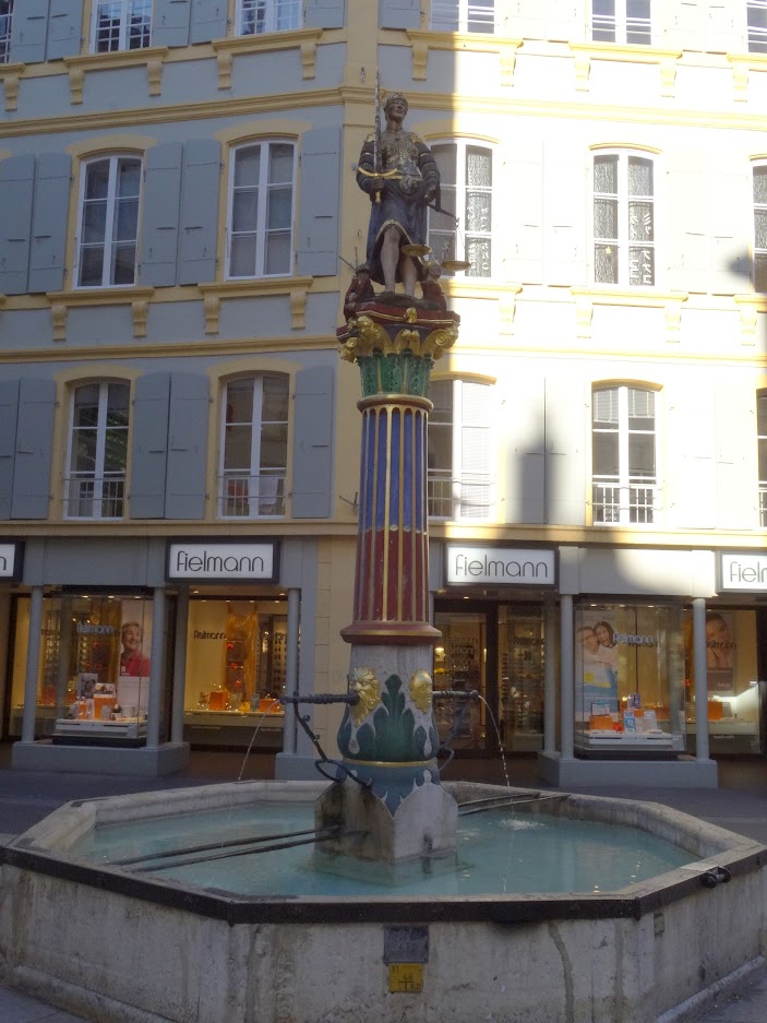 Fontaine de la Justice à Neuchâtel