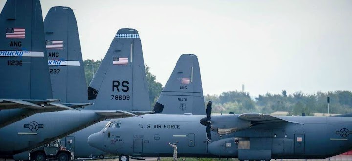 Super Hercules Transportflugzeuge der US Air Force.