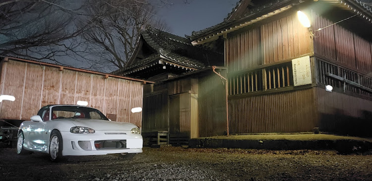 ロードスターのガソリンスタンドは盛れる・ロードスターがある風景・オープンカーのある暮らしに関するカスタム事例の投稿画像1枚目