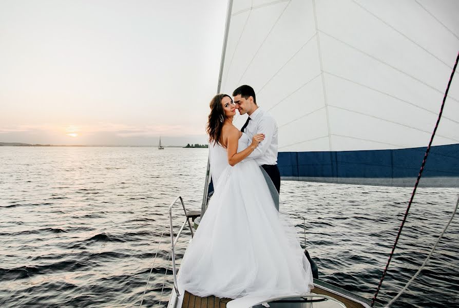 Fotógrafo de casamento Yuliya Velichko (julija). Foto de 27 de julho 2016