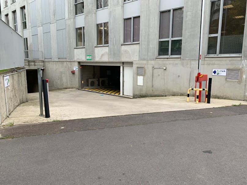 Location  parking  12 m² à Montreuil (93100), 90 €