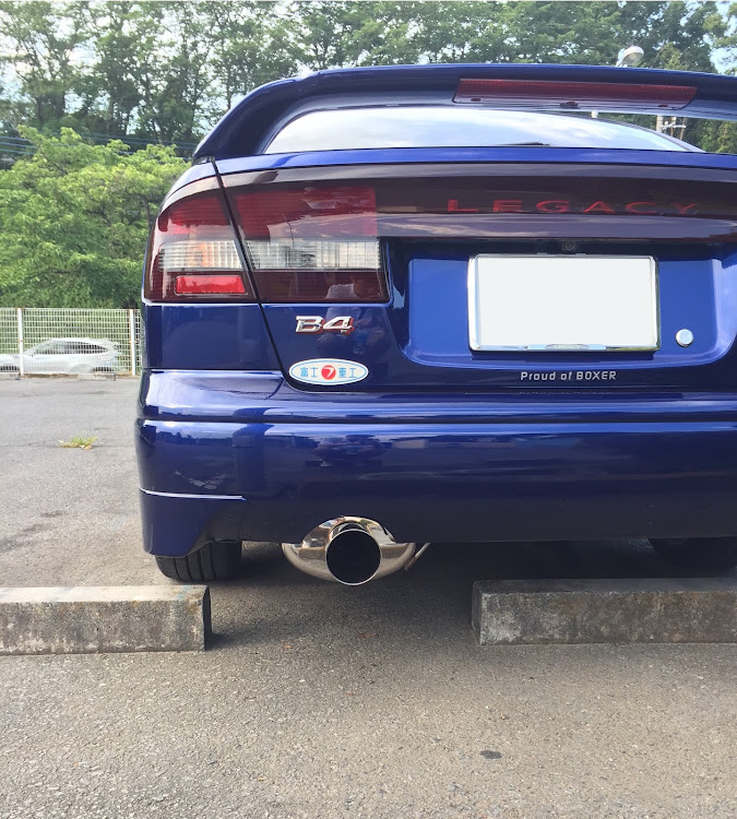 レガシィB4の足回り・マフラー紹介・洗車・ドライブ・ステッカー貼りに関するカスタム事例の投稿画像1枚目