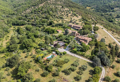 Farmhouse with garden and pool 4