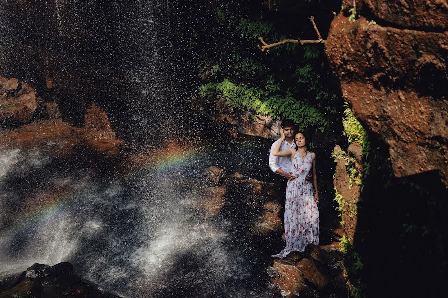 Fotógrafo de casamento Kemish Chaudhari (vowsandemotions). Foto de 11 de dezembro 2021