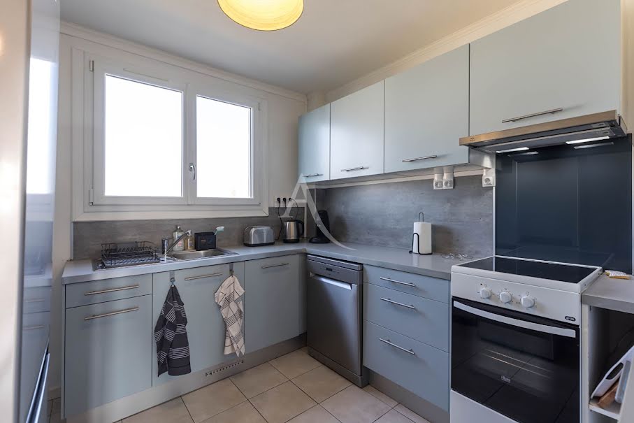 Location meublée appartement 5 pièces 94.47 m² à Coulaines (72190), 390 €