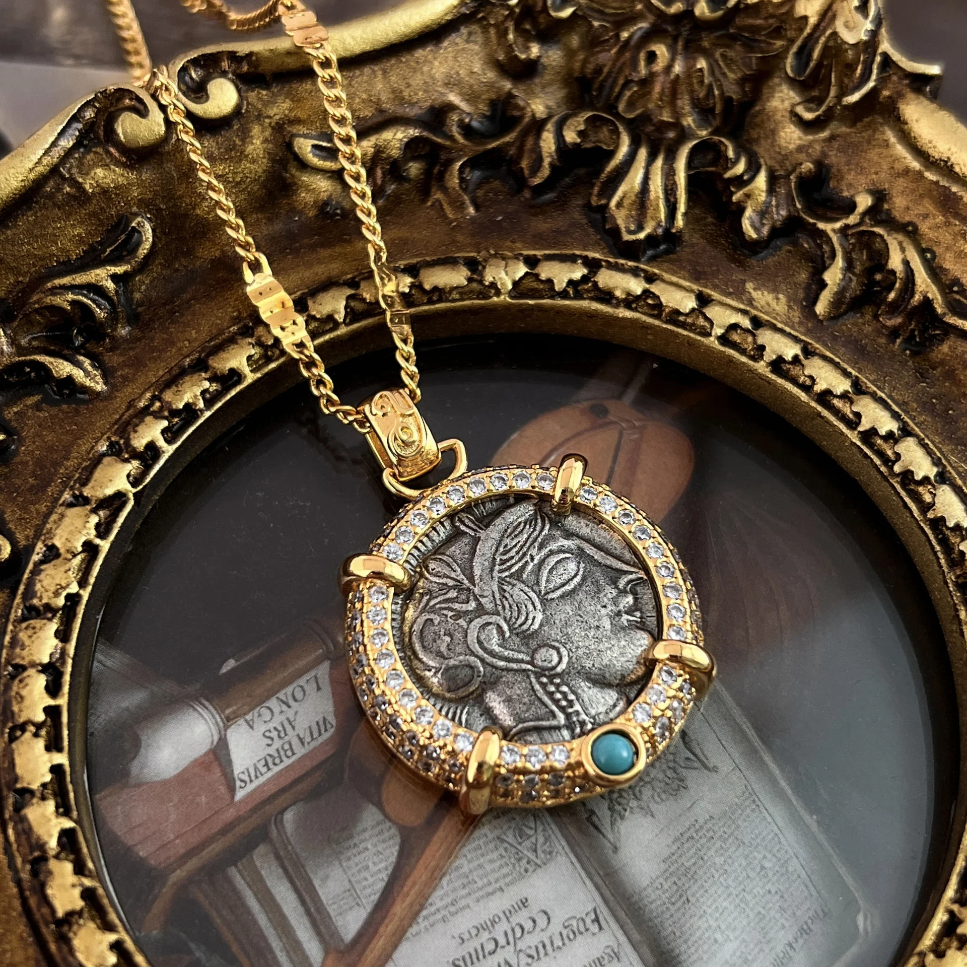 Title 4, Collier vintage Athena à design spécial pour pu...